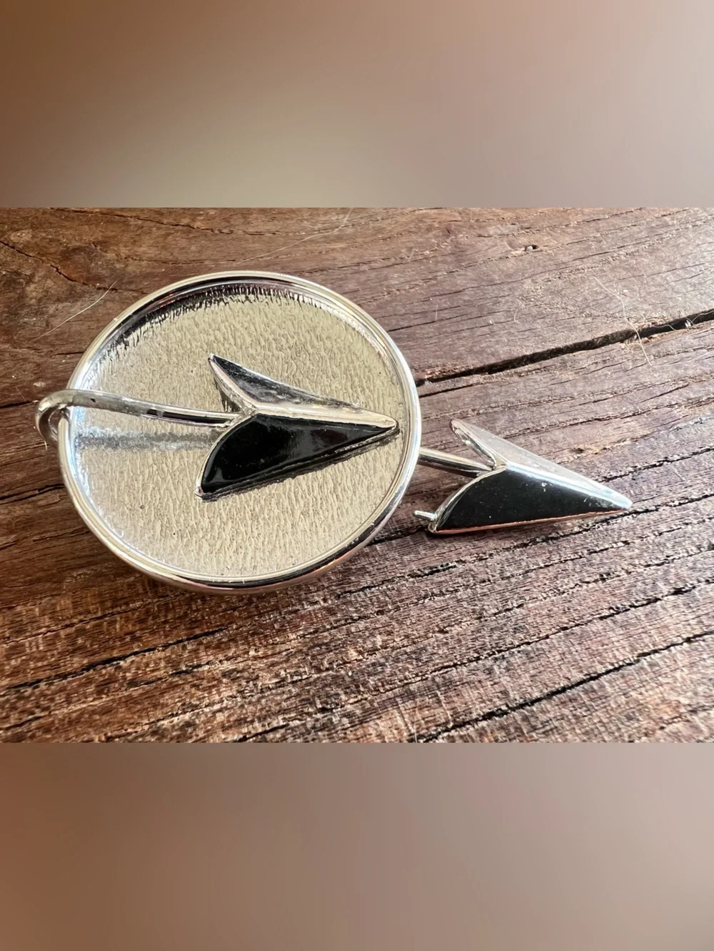 Silver tone Arrow brooch